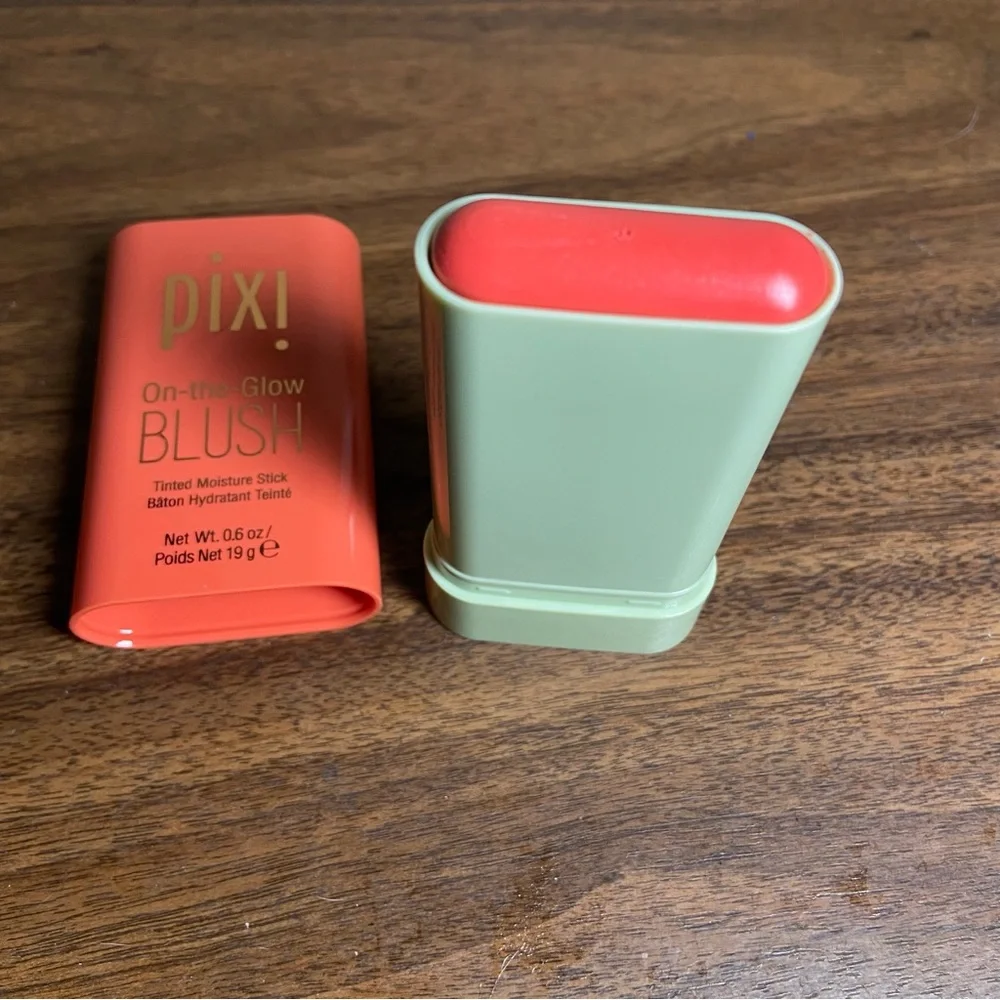 Pixi On The Glow Blush Shade Juicy A fresh orange-coral